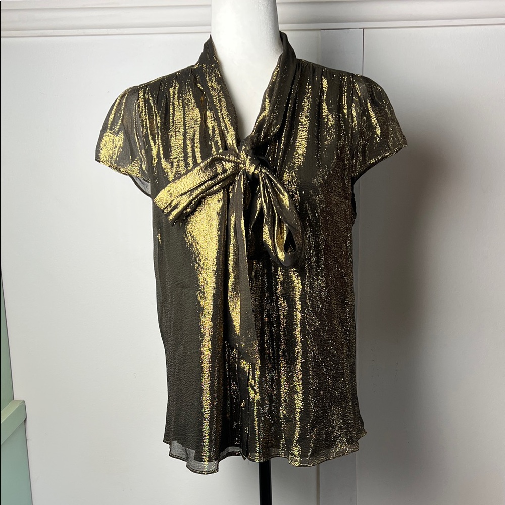 CCO Alice + Olivia Gold Jeannie Tie Neck Metallic Silk Blouse Top NWT
